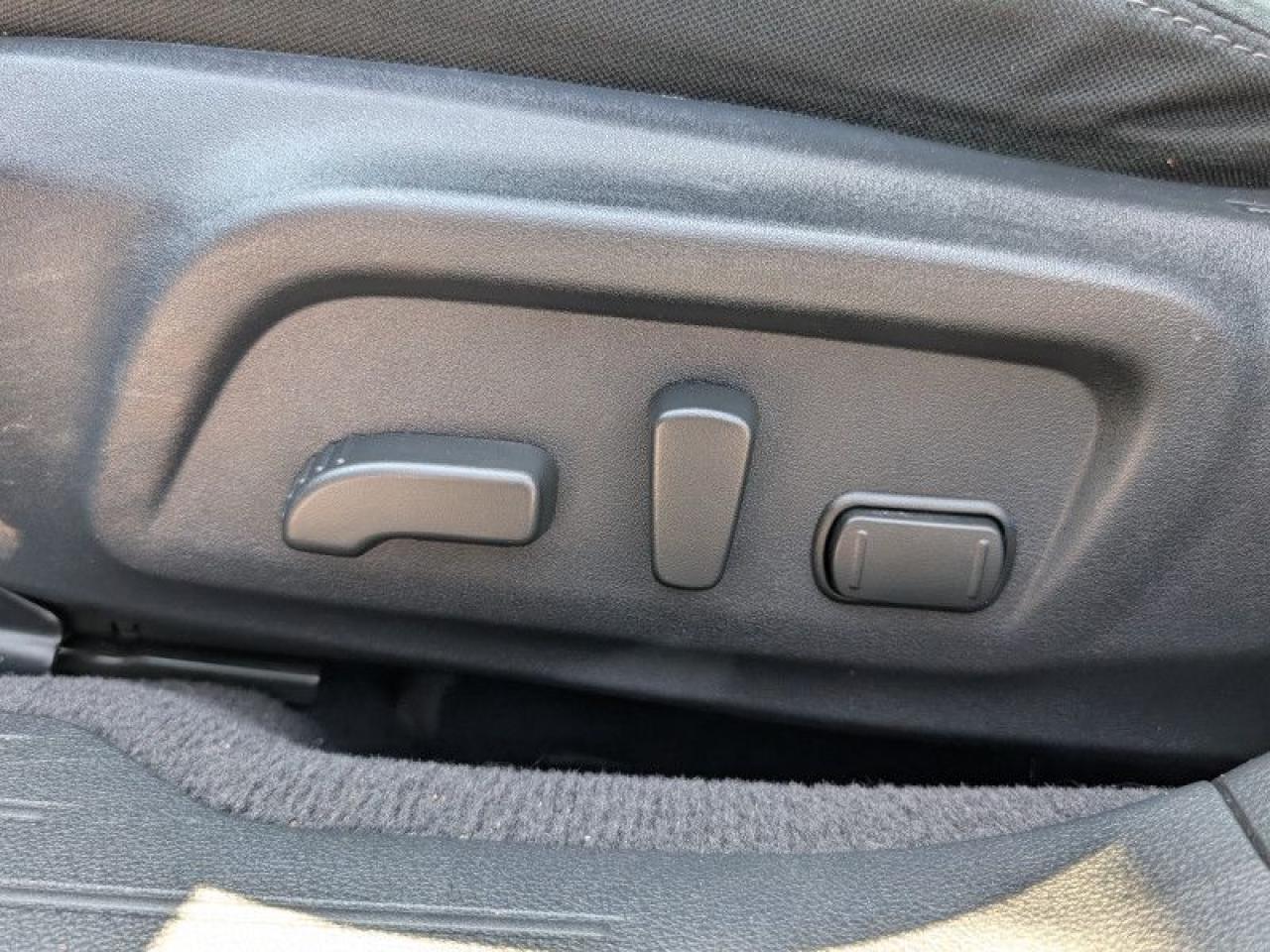 2017 Subaru Outback 2.5i  **MANUAL TRANSMISSION** Photo
