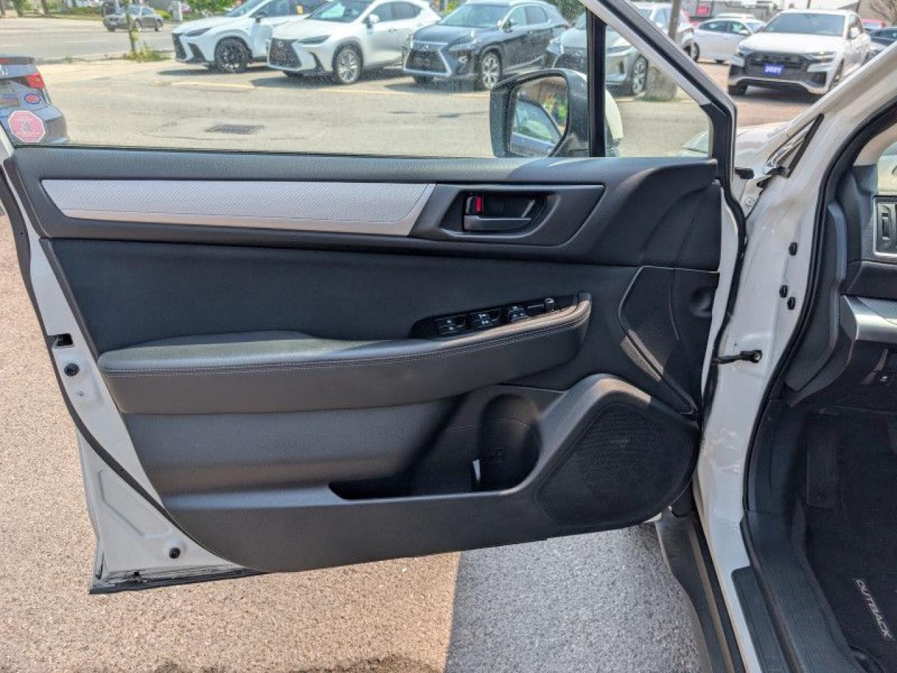 2017 Subaru Outback 2.5i  **MANUAL TRANSMISSION** Photo