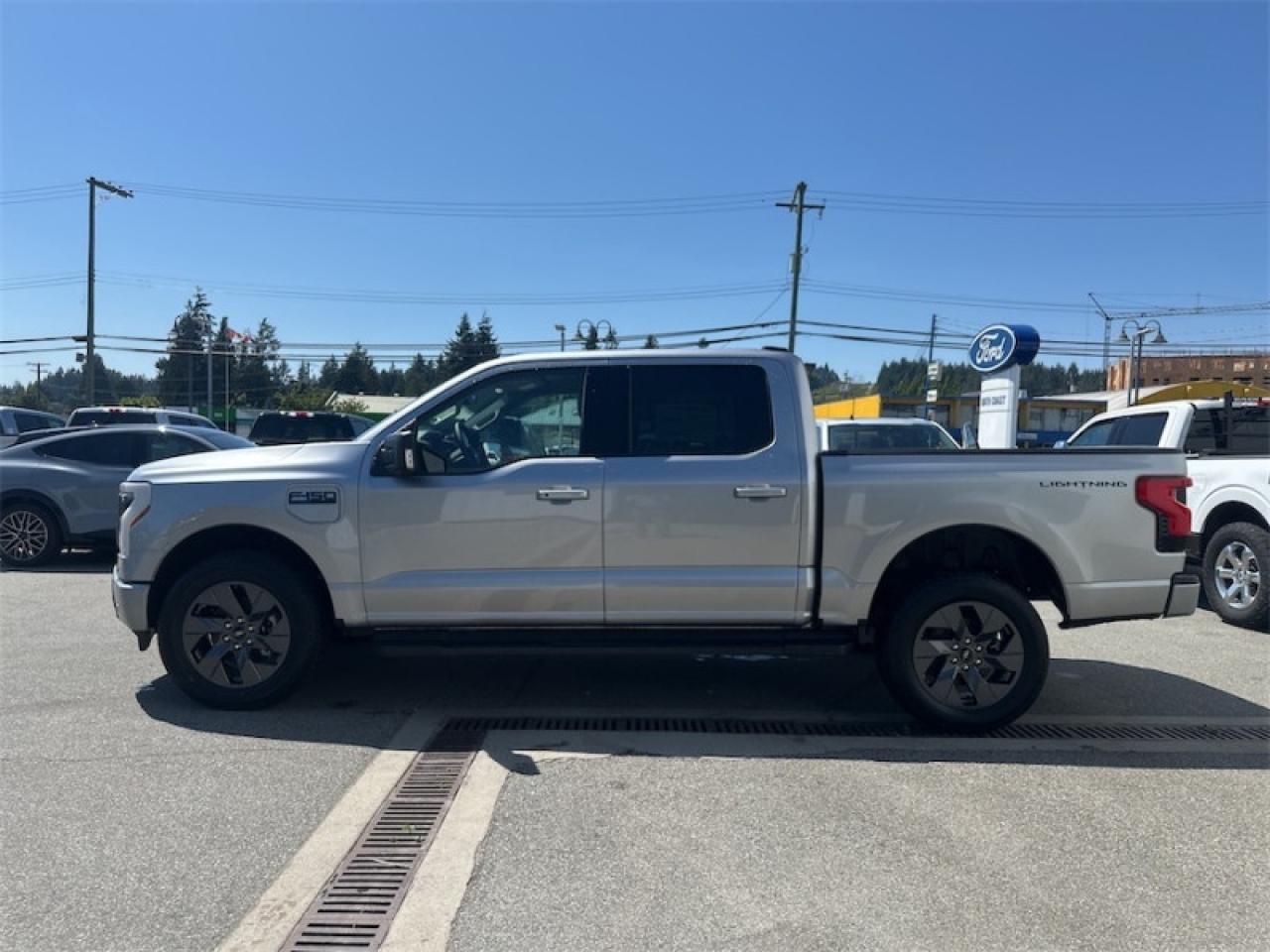 2025 Ford F-150 Lightning Flash Photo1