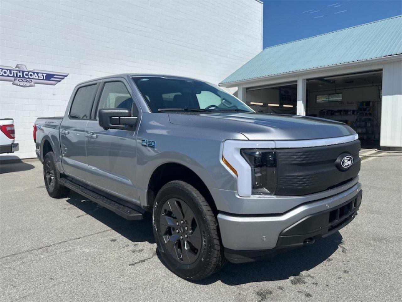2025 Ford F-150 Lightning Flash Photo5