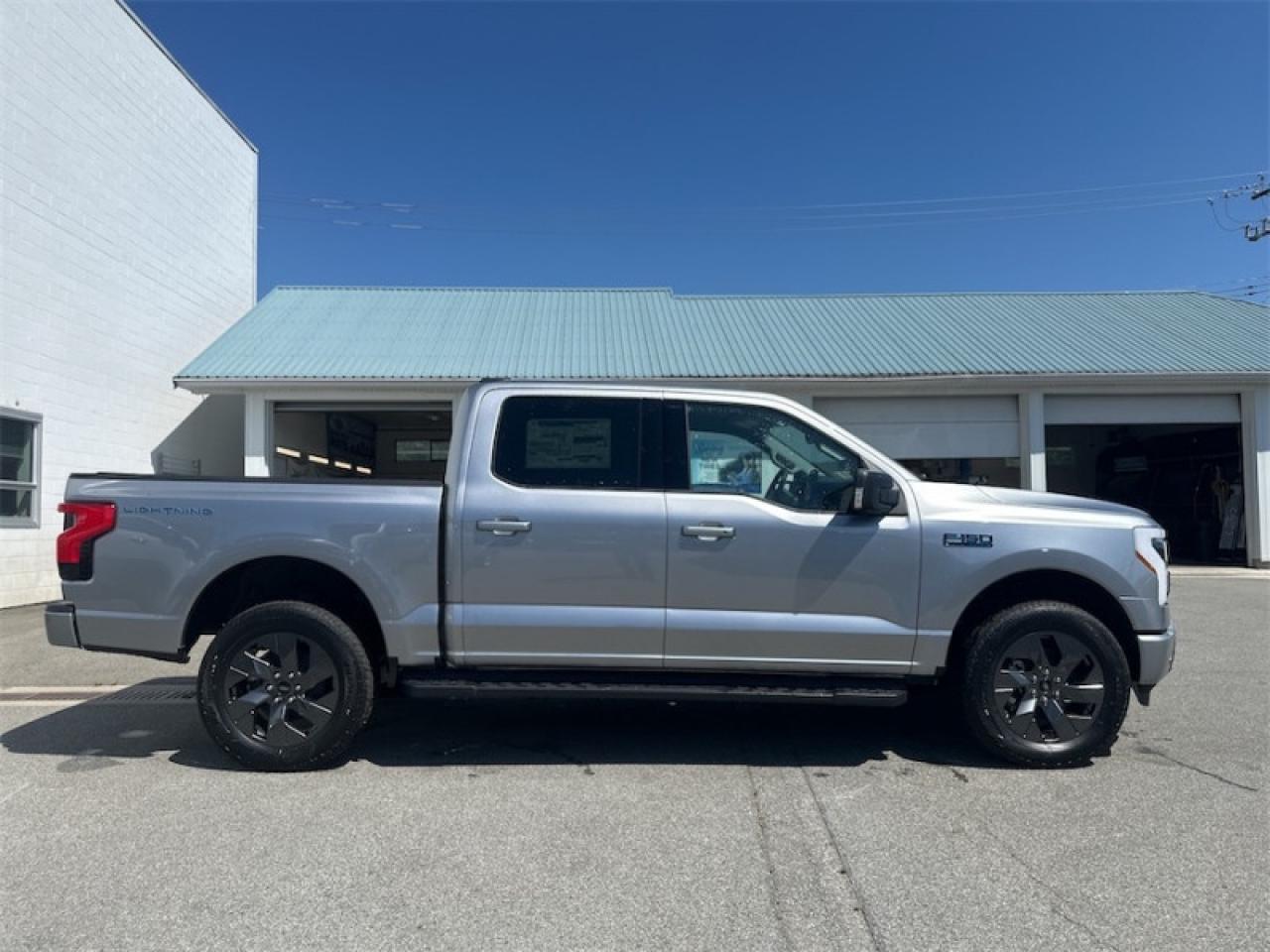 2025 Ford F-150 Lightning Flash Photo5