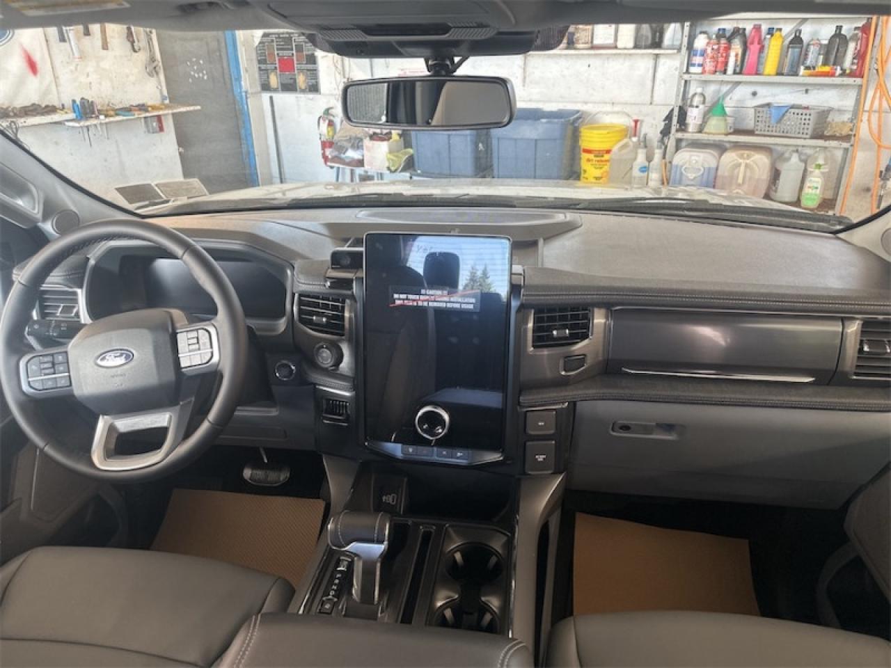 2025 Ford F-150 Lightning Flash Photo5