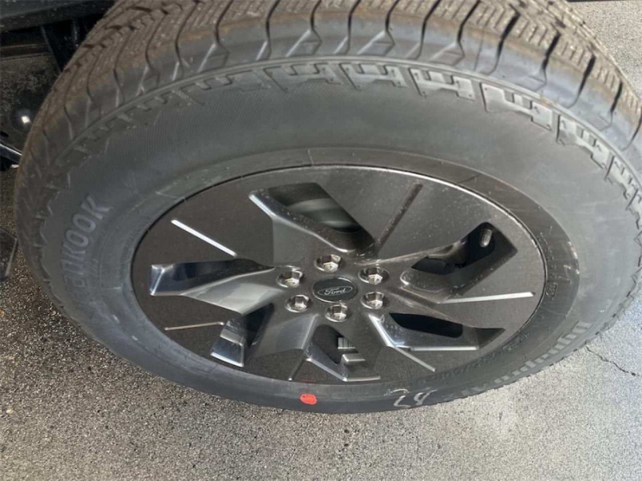 2025 Ford F-150 Lightning Flash Photo5