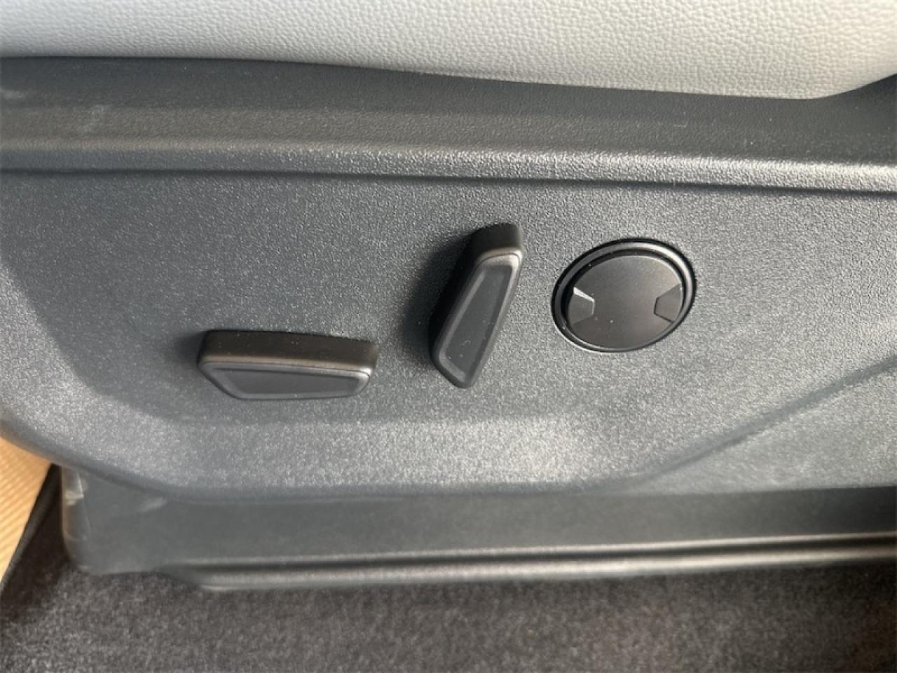 2025 Ford F-150 Lightning Flash Photo5