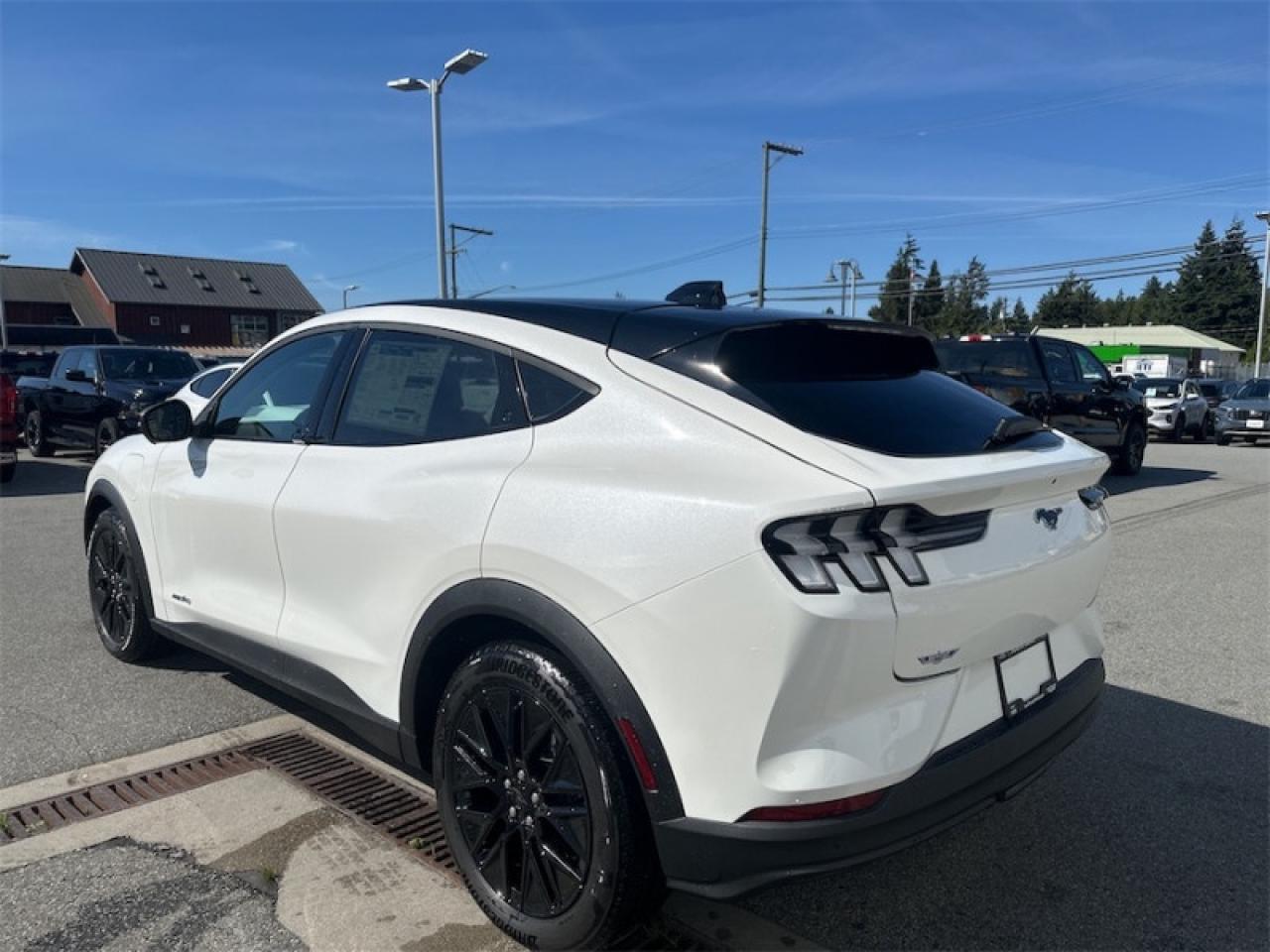 2025 Ford Mustang Mach-E Select AWD  -  Fast Charging Photo5