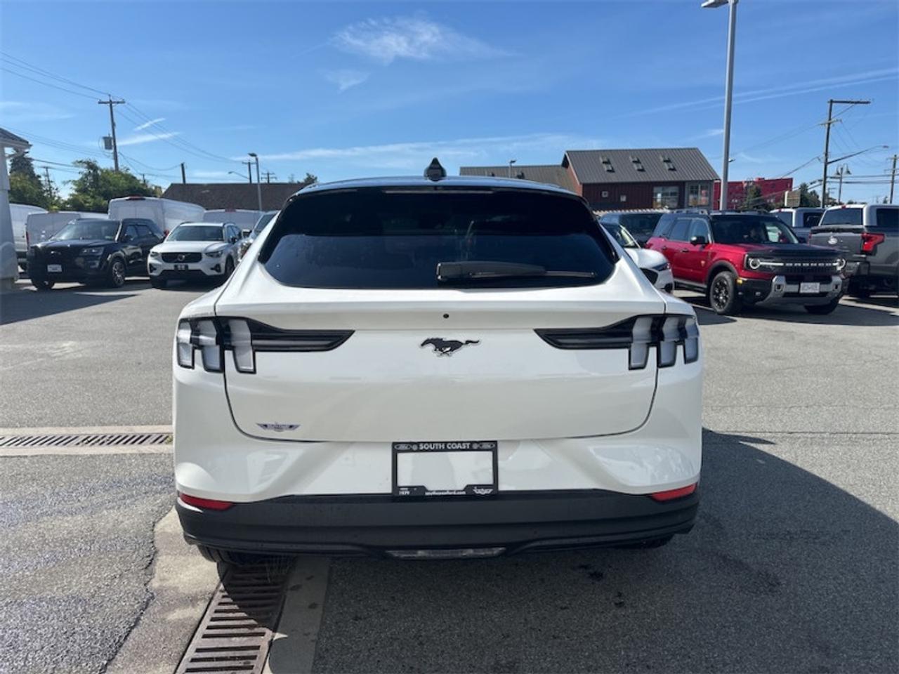 2025 Ford Mustang Mach-E Select AWD  -  Fast Charging Photo3