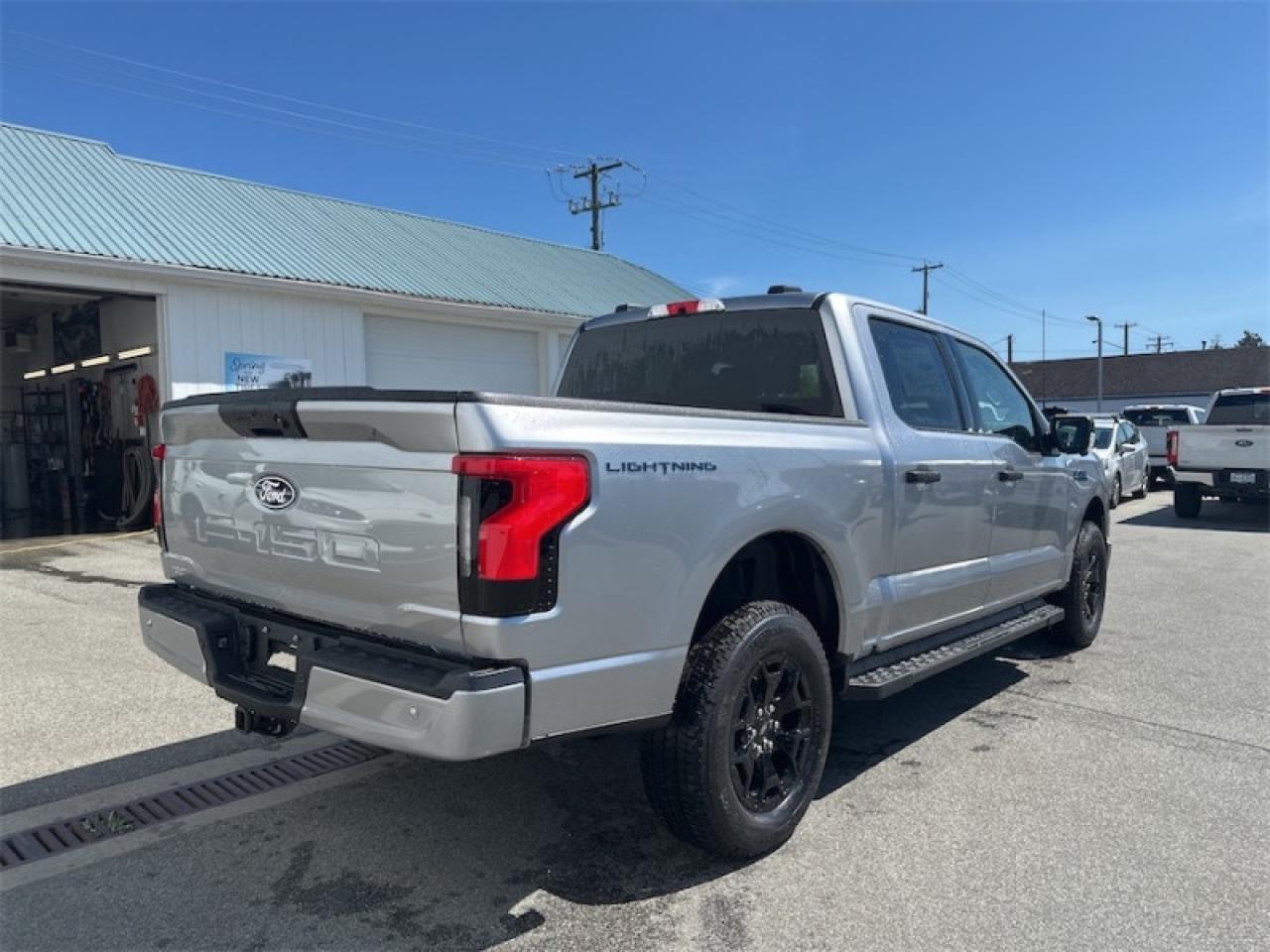 2025 Ford F-150 Lightning XLT Photo4
