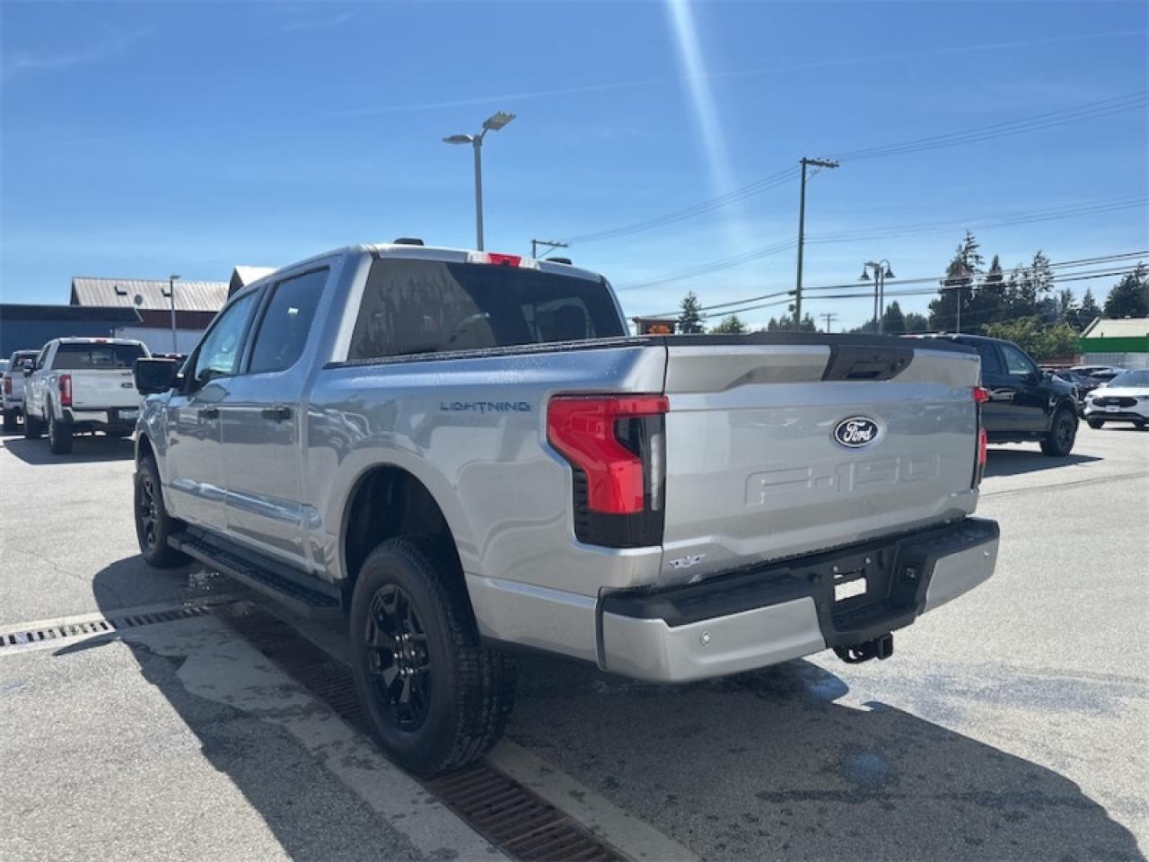 2025 Ford F-150 Lightning XLT Photo2