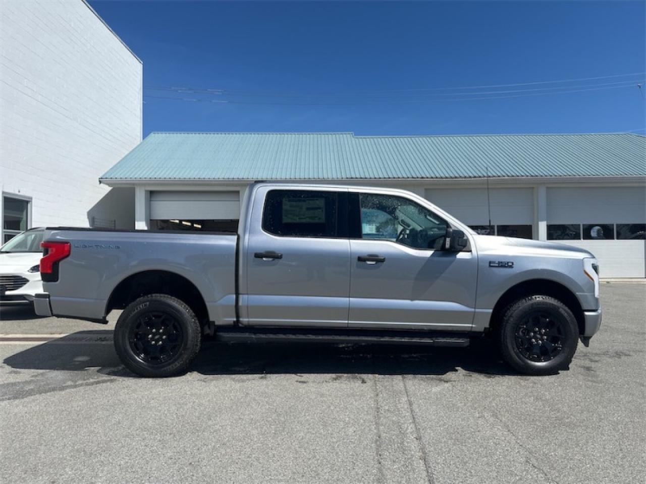 2025 Ford F-150 Lightning XLT Photo5