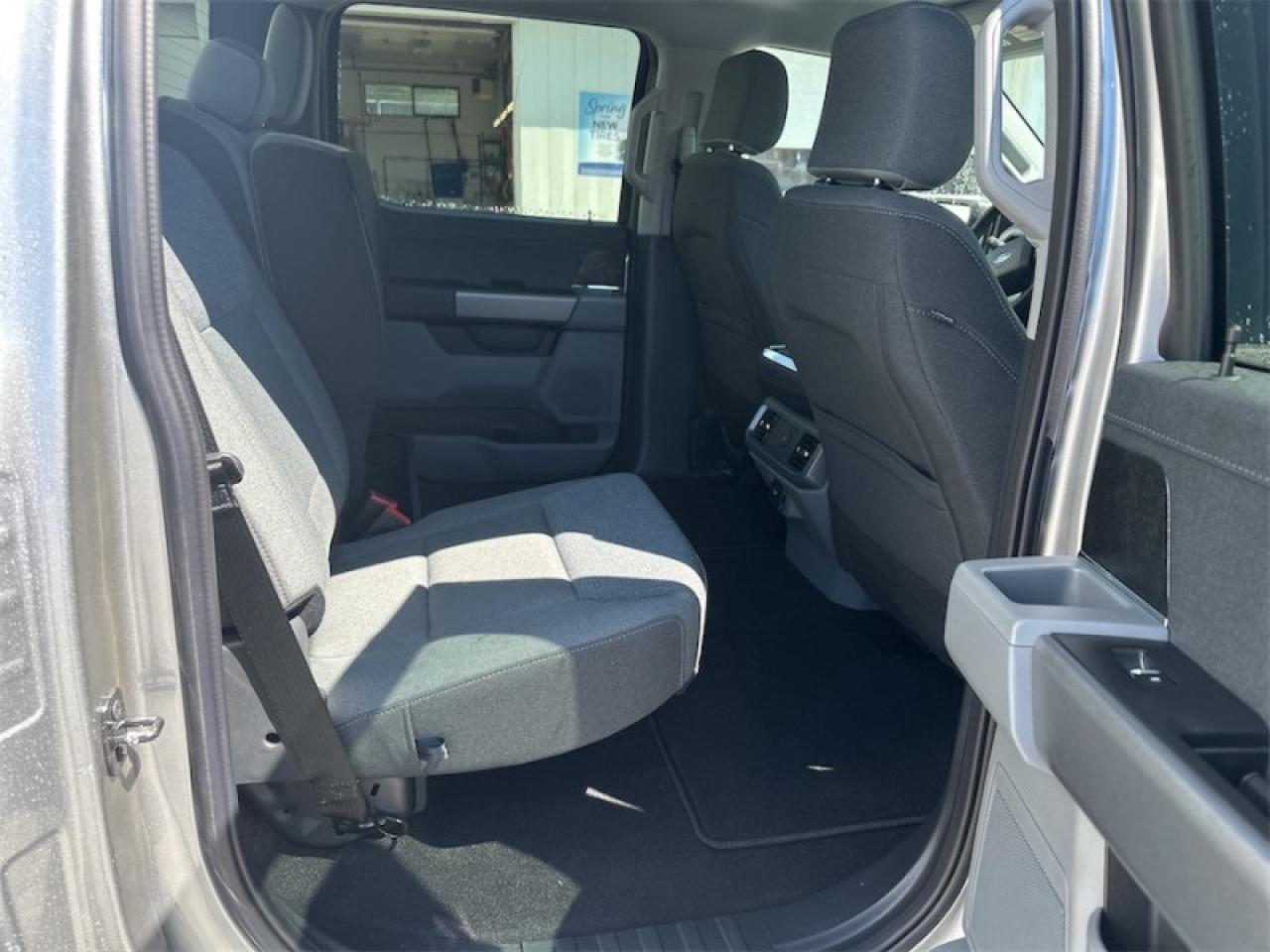 2025 Ford F-150 Lightning XLT Photo5