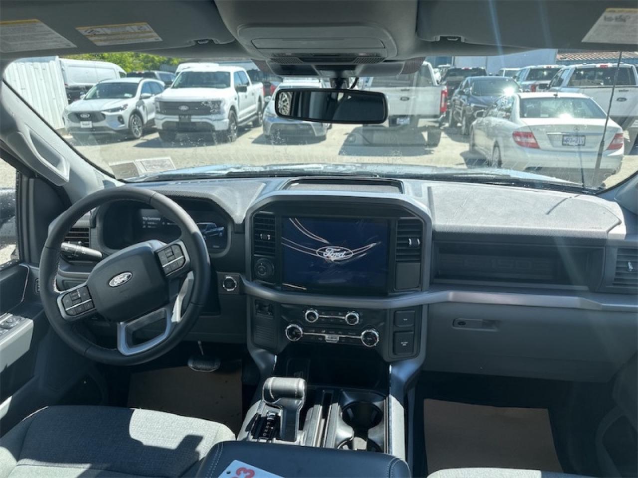 2025 Ford F-150 Lightning XLT Photo5