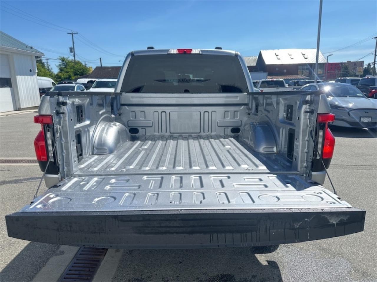 2025 Ford F-150 Lightning XLT Photo5