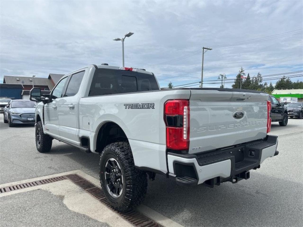 2025 Ford F-350 Super Duty LARIAT  - Moonroof Photo5
