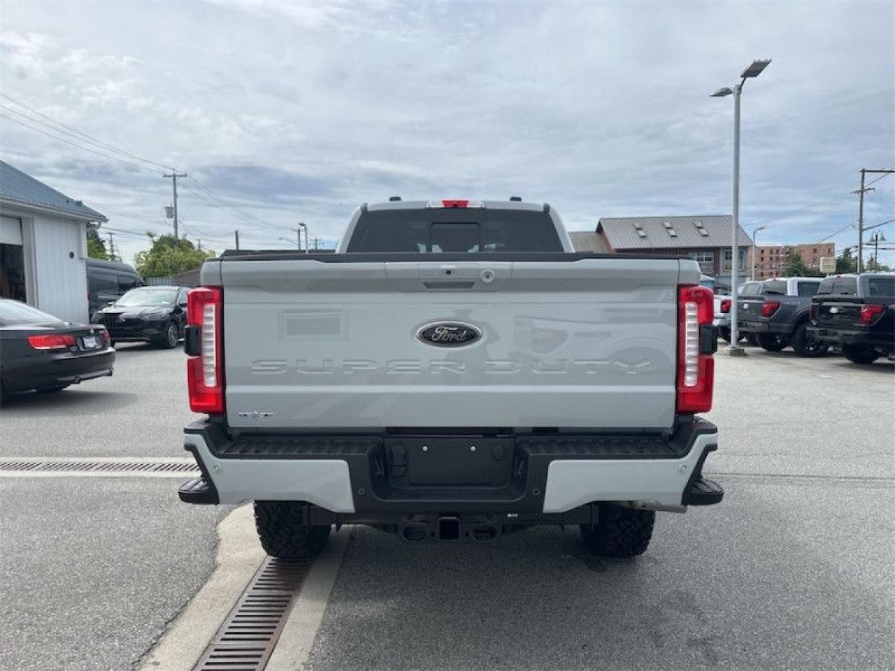 2025 Ford F-350 Super Duty LARIAT  - Moonroof Photo3