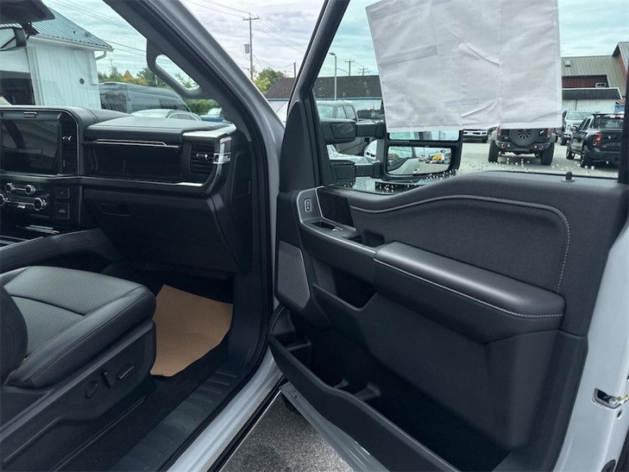 2025 Ford F-350 Super Duty LARIAT  - Moonroof Photo5