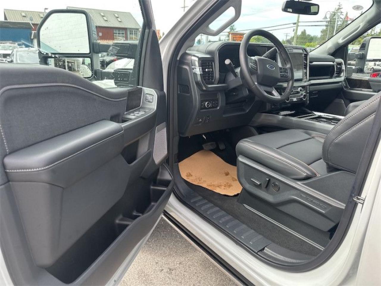 2025 Ford F-350 Super Duty LARIAT  - Moonroof Photo5