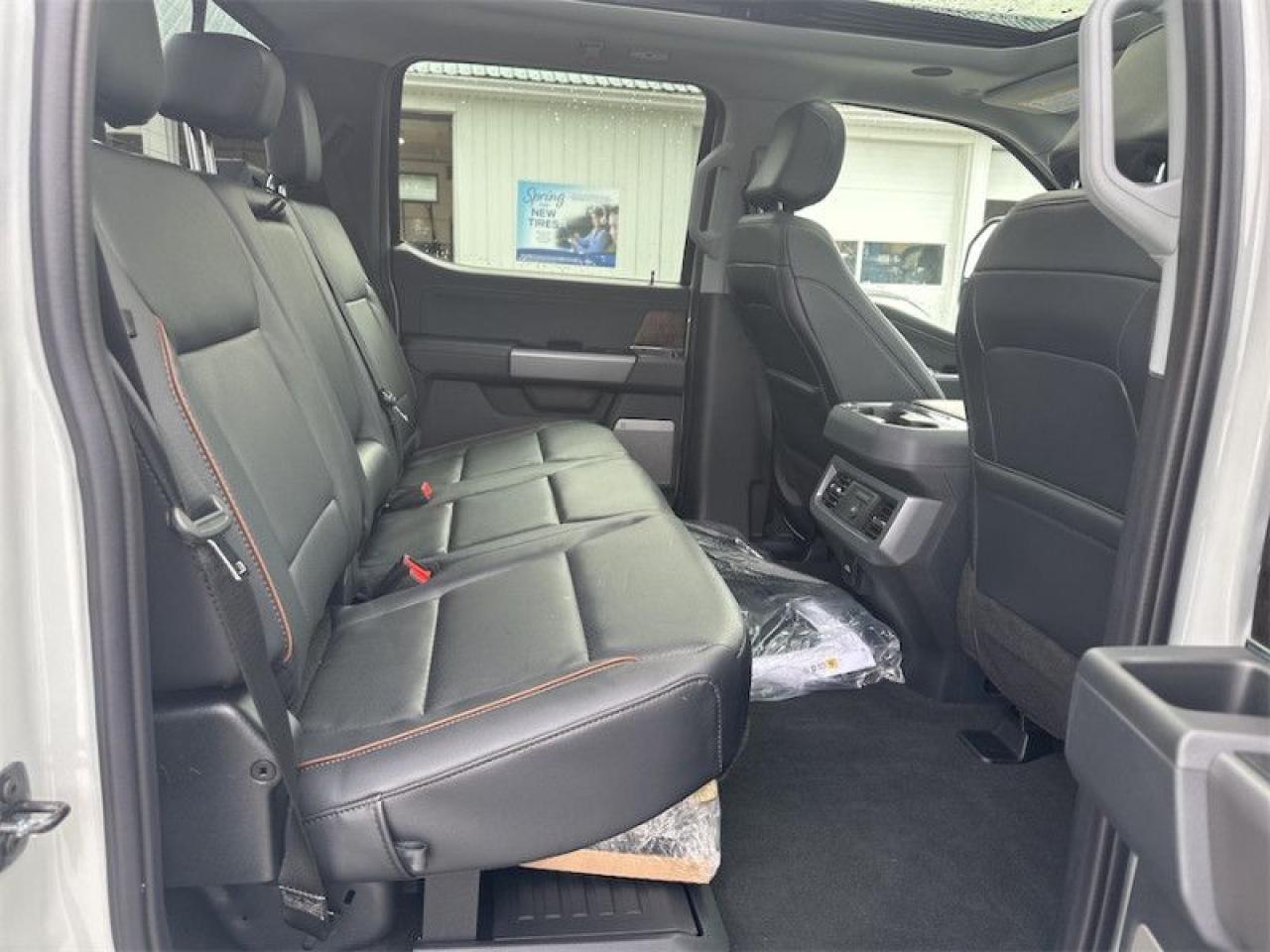 2025 Ford F-350 Super Duty LARIAT  - Moonroof Photo5