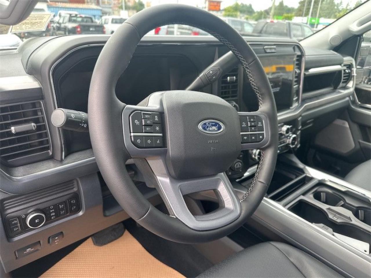 2025 Ford F-350 Super Duty LARIAT  - Moonroof Photo5