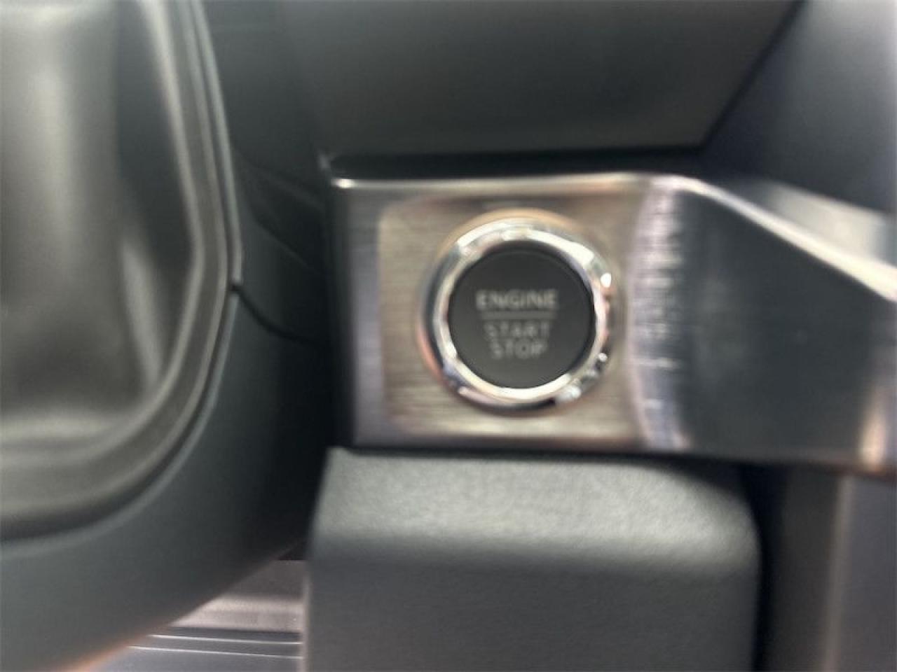 2025 Ford F-350 Super Duty LARIAT  - Moonroof Photo5