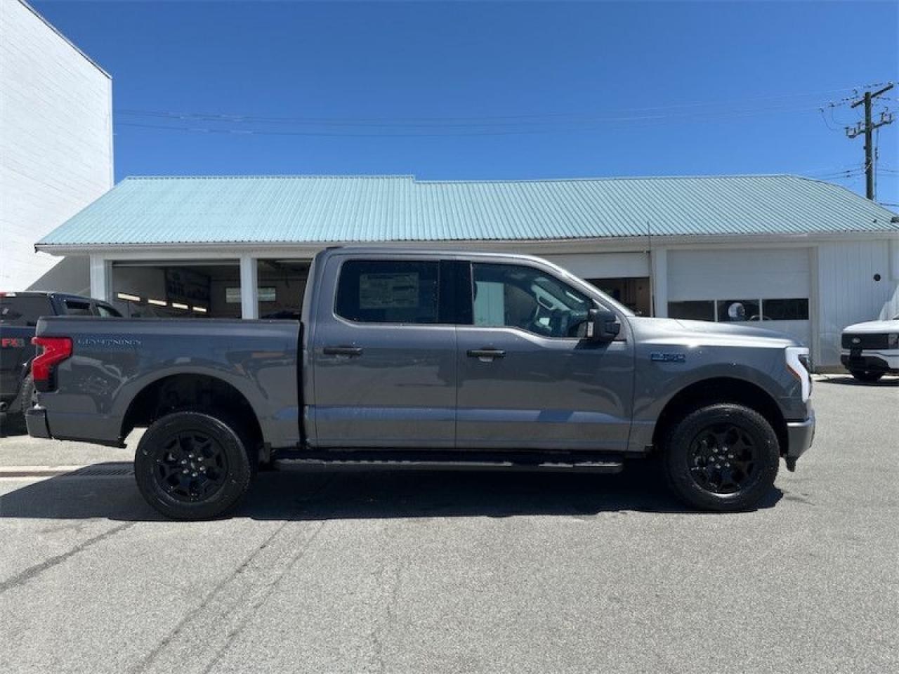 2025 Ford F-150 Lightning XLT Photo5