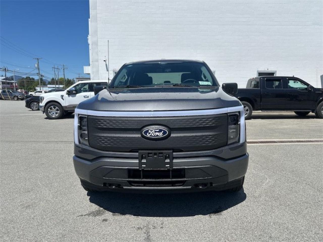 2025 Ford F-150 Lightning XLT Photo5