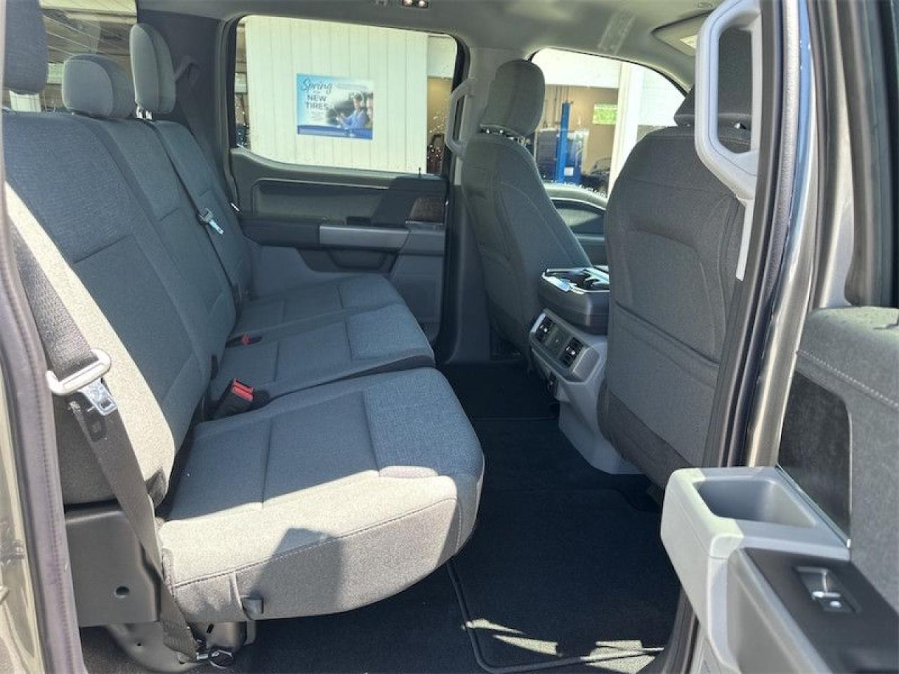 2025 Ford F-150 Lightning XLT Photo5