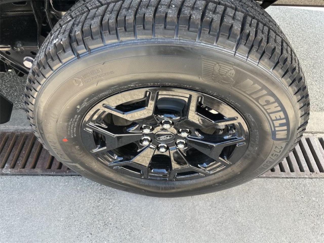 2025 Ford F-150 Lightning XLT Photo5