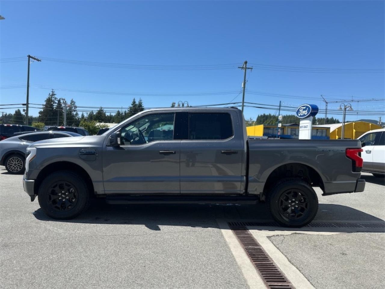 2025 Ford F-150 Lightning XLT Photo1