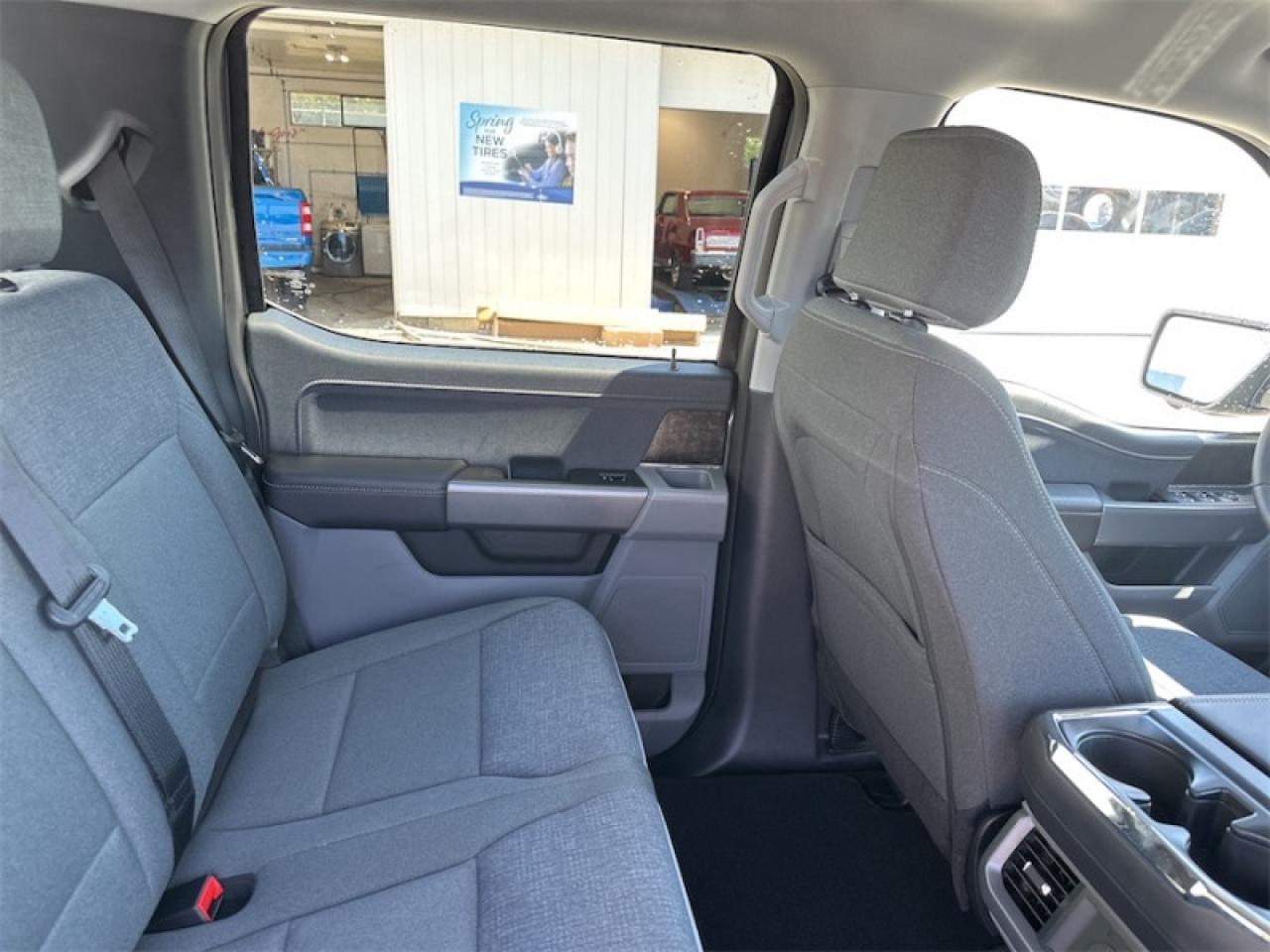 2025 Ford F-150 Lightning XLT Photo5