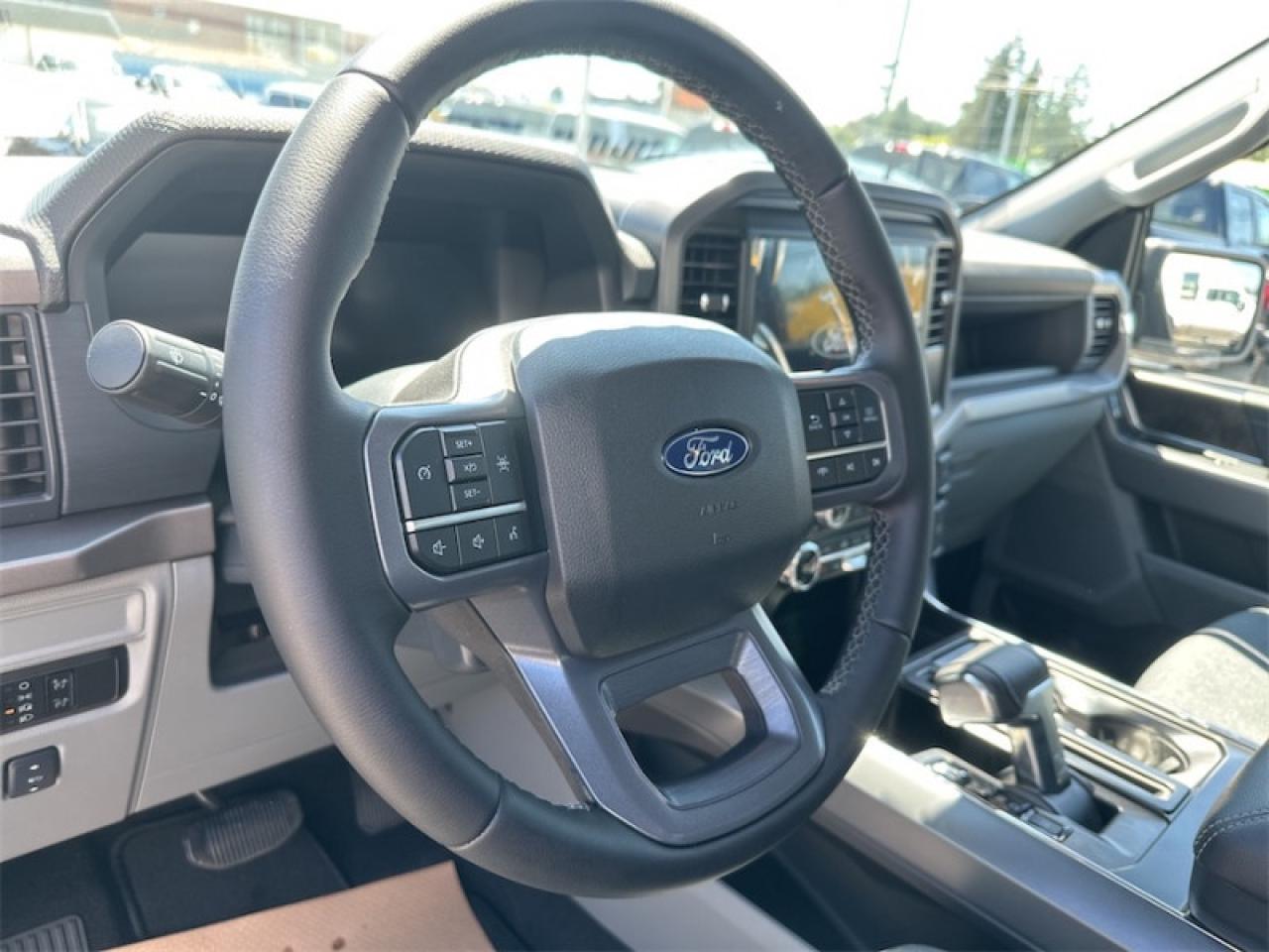 2025 Ford F-150 Lightning XLT Photo5