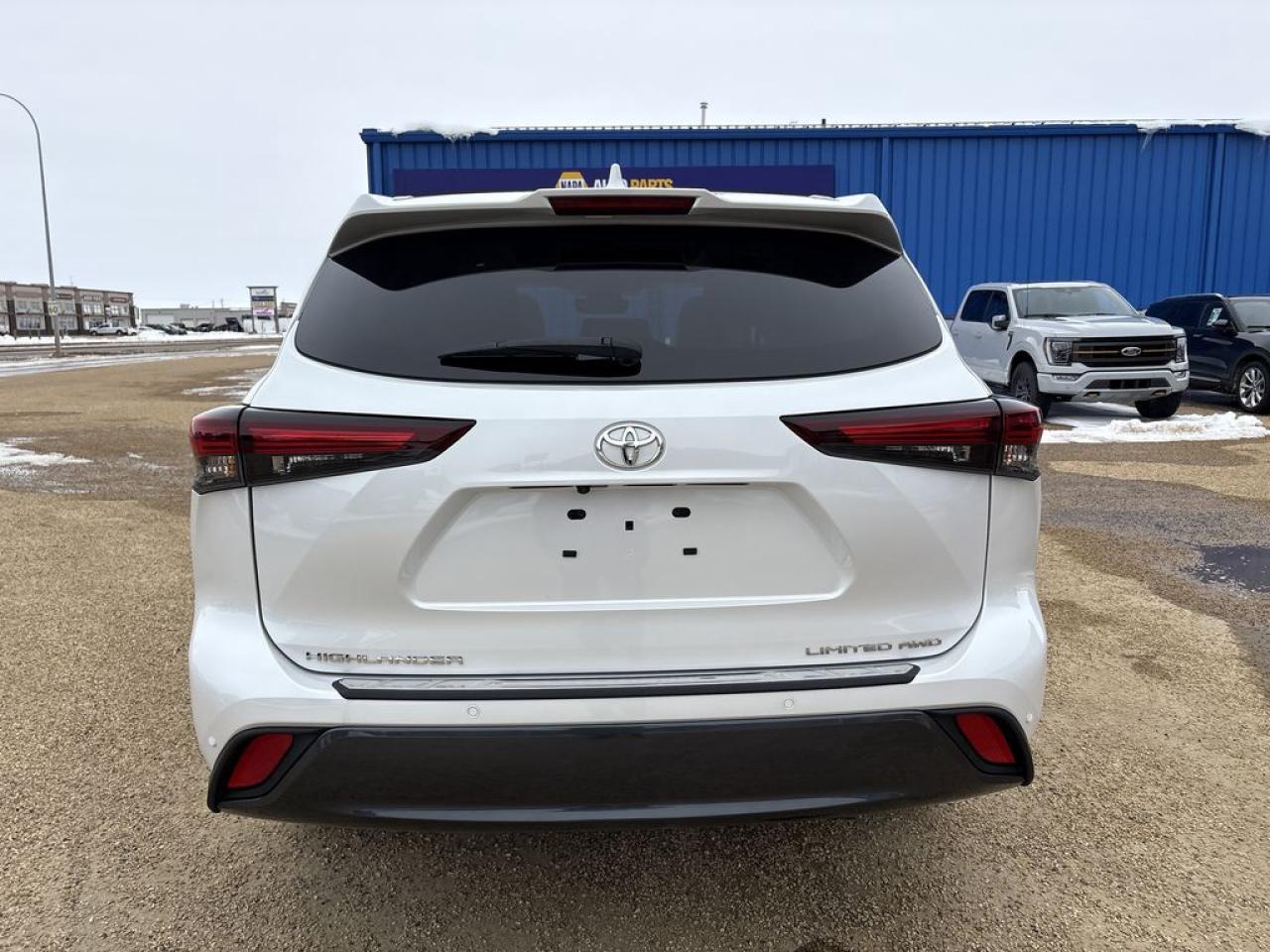 2024 Toyota Highlander LIMITED  Photo5