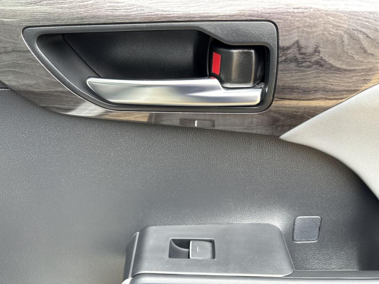 2024 Toyota Highlander LIMITED  Photo5