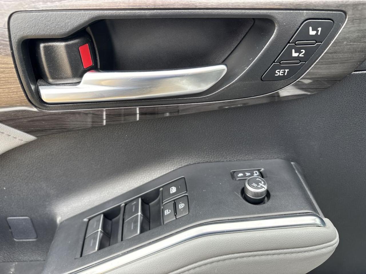 2024 Toyota Highlander LIMITED  Photo5