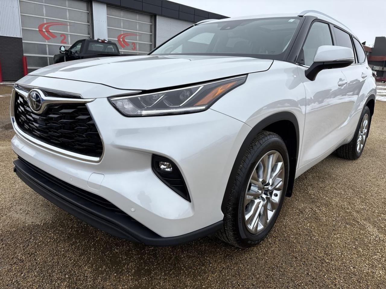 2024 Toyota Highlander LIMITED  Photo