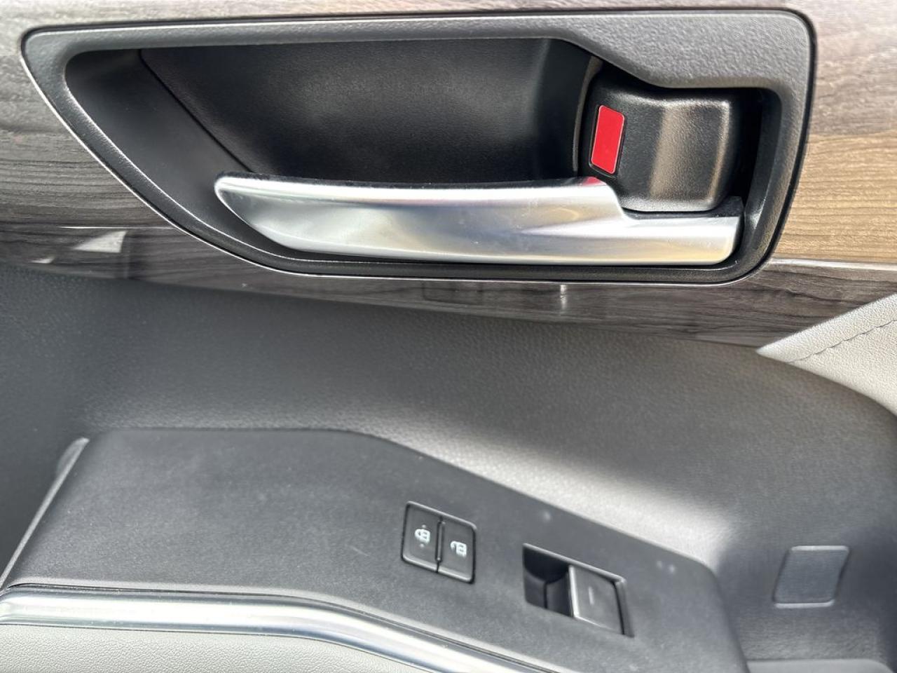 2024 Toyota Highlander LIMITED  Photo5