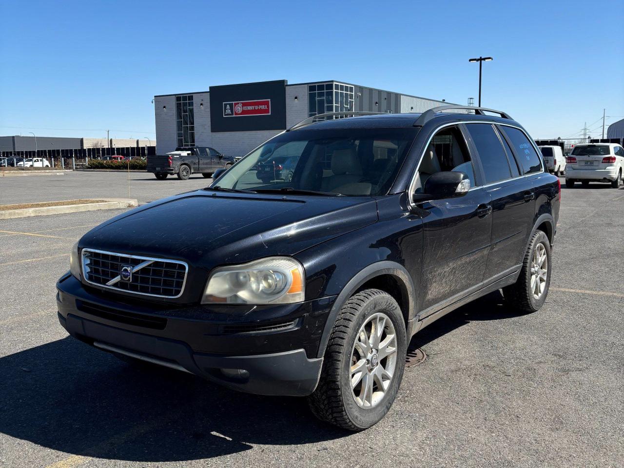 Découvrez le Volvo XC90 3.2 2007 chez Kenny La Prairie, votre chance de posséder un VUS de luxe à un prix abordable! Ce véhicule spacieux et élégant est équipé d'un moteur puissant de 3,2L L6 DOHC 24V, offrant une performance impressionnante pour vos aventures quotidiennes. Profitez d'une occasion unique d'économiser, car ce véhicule est vendu tel quel. Cela signifie que vous pouvez l'acquérir à un prix réduit et le faire inspecter pour le rendre prêt à prendre la route. Ne manquez pas cette opportunité d'ajouter une touche de sophistication et de puissance à votre vie avec le Volvo XC90 2007!