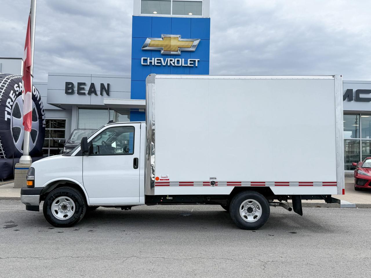 2025 Chevrolet Express Cutaway Work Van 4.3L V6 WITH REMOTE ENTRY, POWER DRIVER'S SEAT, CLOTH SEATS, AIR CONDITIONING, CRUISE CONTROL, MP3 PLAYER, BLUETOOTH Photo5