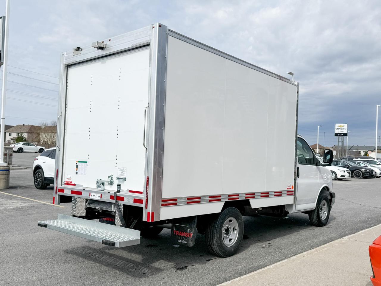 2025 Chevrolet Express Cutaway Work Van 4.3L V6 WITH REMOTE ENTRY, POWER DRIVER'S SEAT, CLOTH SEATS, AIR CONDITIONING, CRUISE CONTROL, MP3 PLAYER, BLUETOOTH Photo