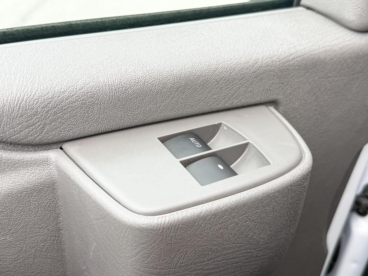 2025 Chevrolet Express Cutaway Work Van 4.3L V6 WITH REMOTE ENTRY, POWER DRIVER'S SEAT, CLOTH SEATS, AIR CONDITIONING, CRUISE CONTROL, MP3 PLAYER, BLUETOOTH Photo