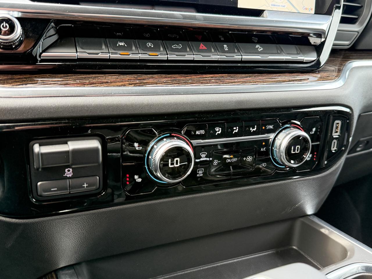 2025 GMC Sierra 1500 Elevation BLACK WIDOW PACKAGE - 5.3L V8 WITH REMOTE START/ENTRY, HEATED SEATS, HEATED STEERING WHEEL, HITCH GUIDANCE WITH HITCH VIEW, HD REAR VISION CAMERA Photo