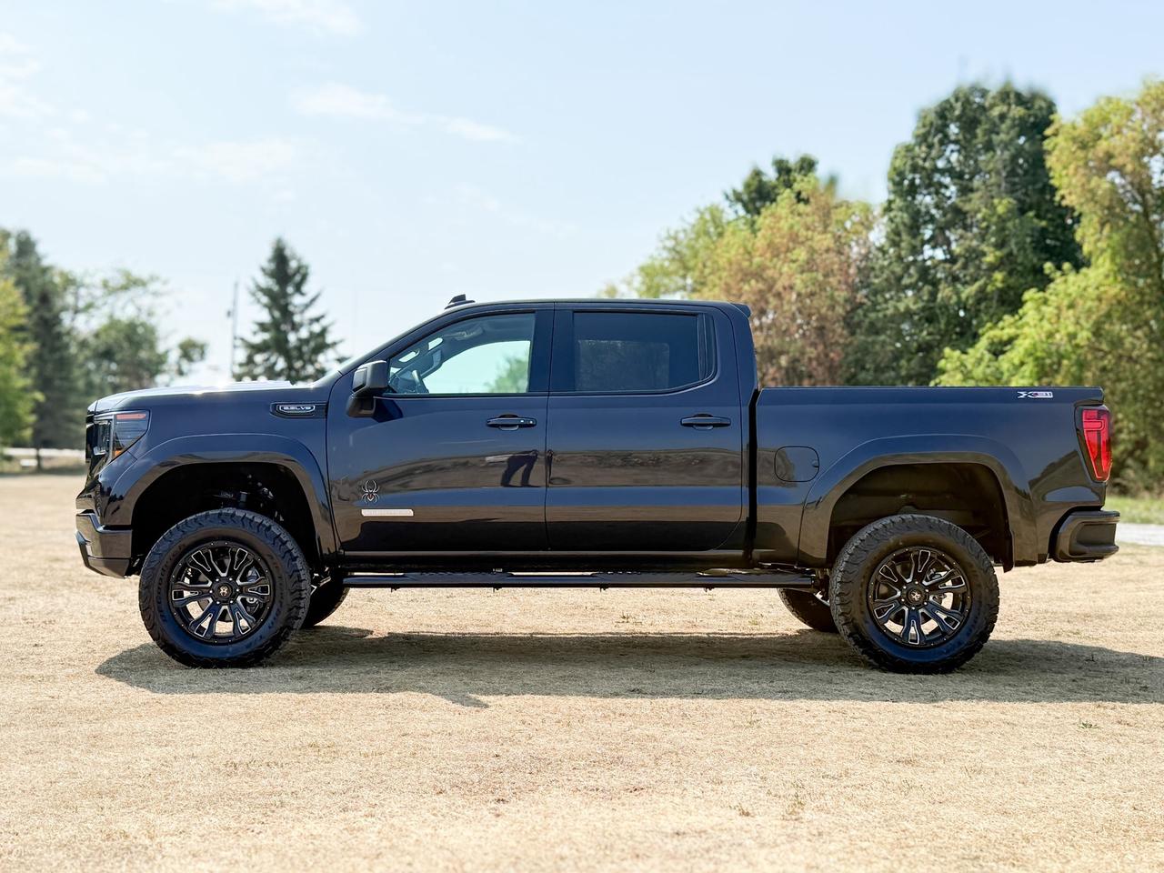 2025 GMC Sierra 1500 Elevation BLACK WIDOW PACKAGE - 5.3L V8 WITH REMOTE START/ENTRY, HEATED SEATS, HEATED STEERING WHEEL, HITCH GUIDANCE WITH HITCH VIEW, HD REAR VISION CAMERA Photo