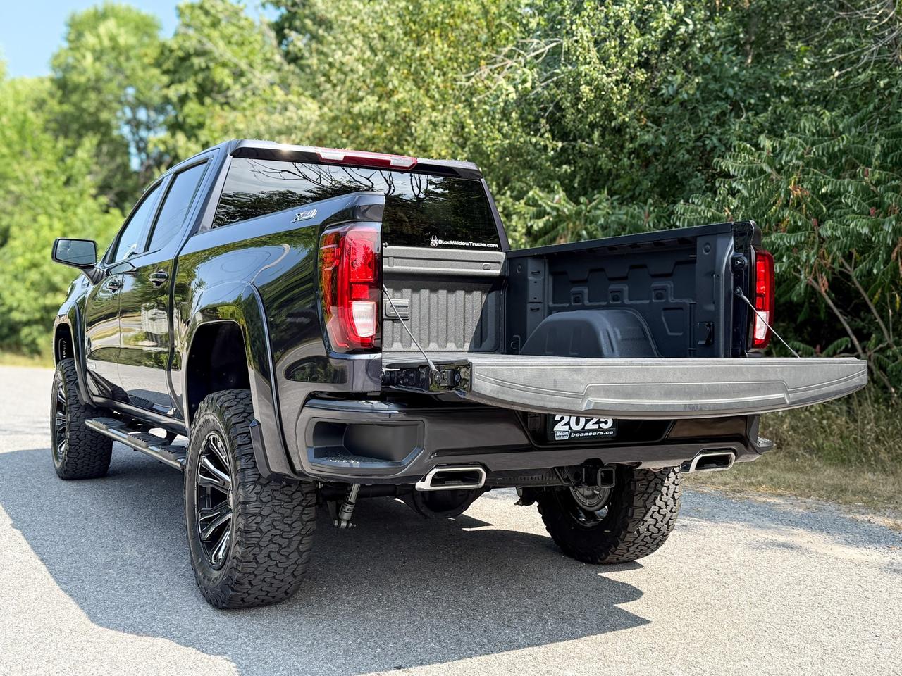 2025 GMC Sierra 1500 Elevation BLACK WIDOW PACKAGE - 5.3L V8 WITH REMOTE START/ENTRY, HEATED SEATS, HEATED STEERING WHEEL, HITCH GUIDANCE WITH HITCH VIEW, HD REAR VISION CAMERA Photo