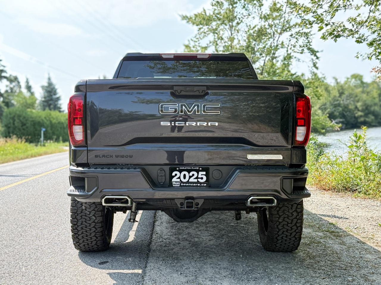 2025 GMC Sierra 1500 Elevation BLACK WIDOW PACKAGE - 5.3L V8 WITH REMOTE START/ENTRY, HEATED SEATS, HEATED STEERING WHEEL, HITCH GUIDANCE WITH HITCH VIEW, HD REAR VISION CAMERA Photo3