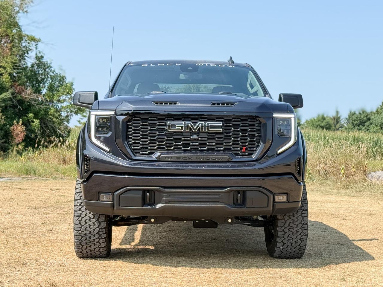 2025 GMC Sierra 1500 Elevation BLACK WIDOW PACKAGE - 5.3L V8 WITH REMOTE START/ENTRY, HEATED SEATS, HEATED STEERING WHEEL, HITCH GUIDANCE WITH HITCH VIEW, HD REAR VISION CAMERA Photo