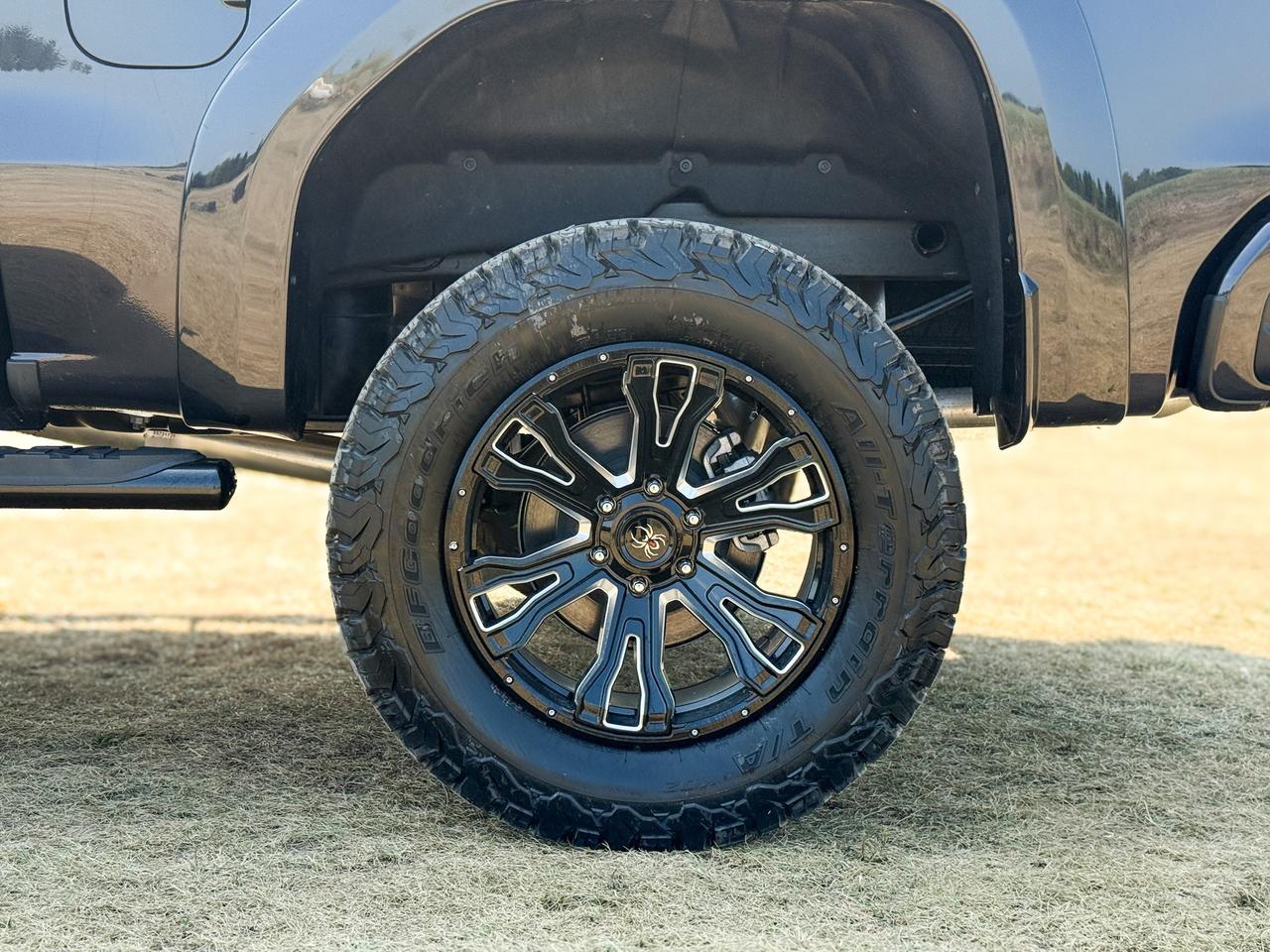 2025 GMC Sierra 1500 Elevation BLACK WIDOW PACKAGE - 5.3L V8 WITH REMOTE START/ENTRY, HEATED SEATS, HEATED STEERING WHEEL, HITCH GUIDANCE WITH HITCH VIEW, HD REAR VISION CAMERA Photo