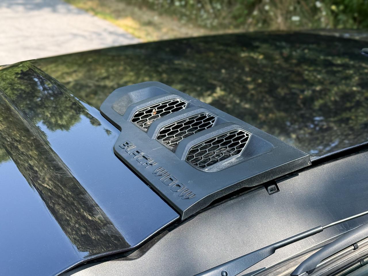 2025 GMC Sierra 1500 Elevation BLACK WIDOW PACKAGE - 5.3L V8 WITH REMOTE START/ENTRY, HEATED SEATS, HEATED STEERING WHEEL, HITCH GUIDANCE WITH HITCH VIEW, HD REAR VISION CAMERA Photo