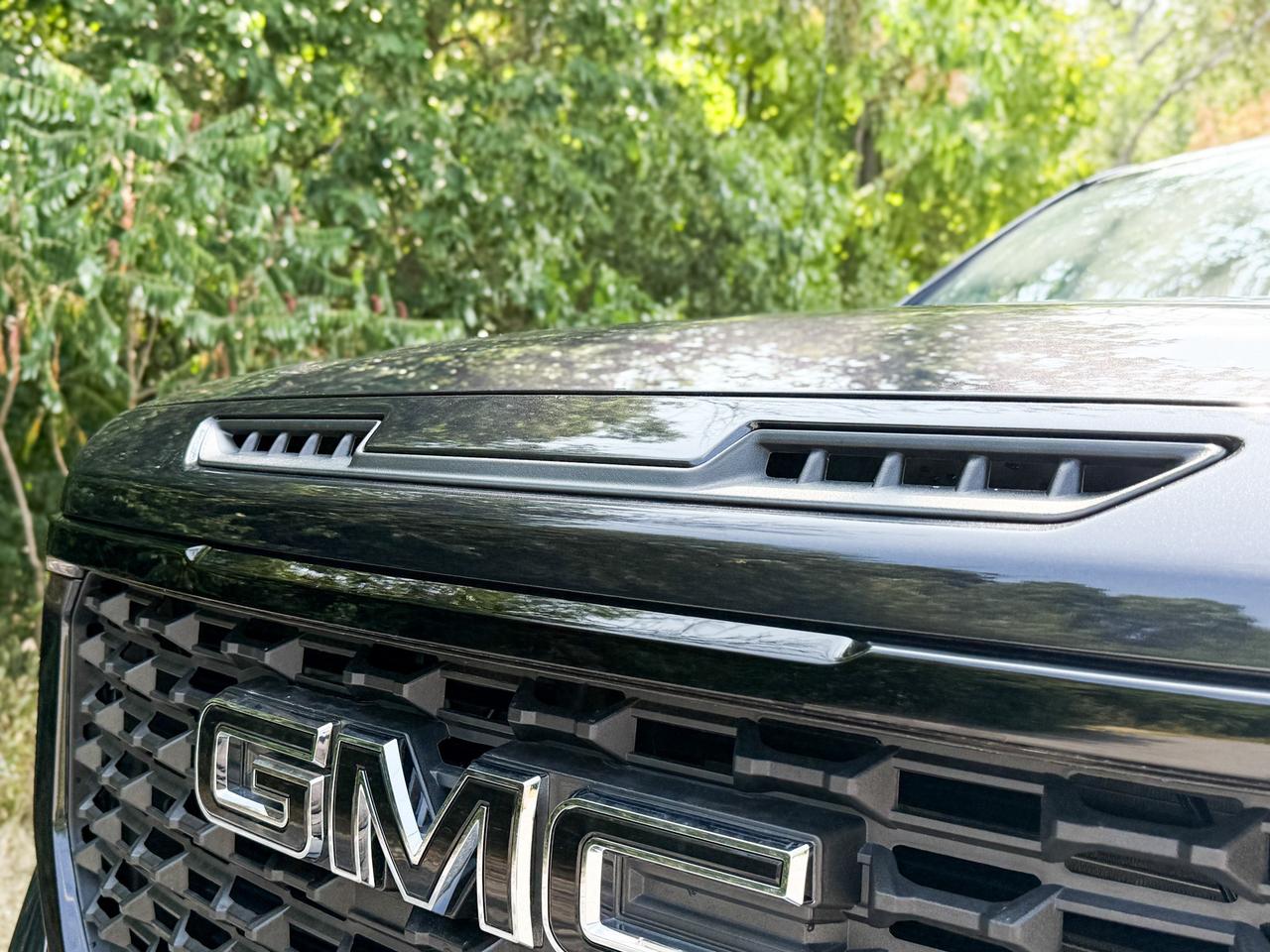 2025 GMC Sierra 1500 Elevation BLACK WIDOW PACKAGE - 5.3L V8 WITH REMOTE START/ENTRY, HEATED SEATS, HEATED STEERING WHEEL, HITCH GUIDANCE WITH HITCH VIEW, HD REAR VISION CAMERA Photo