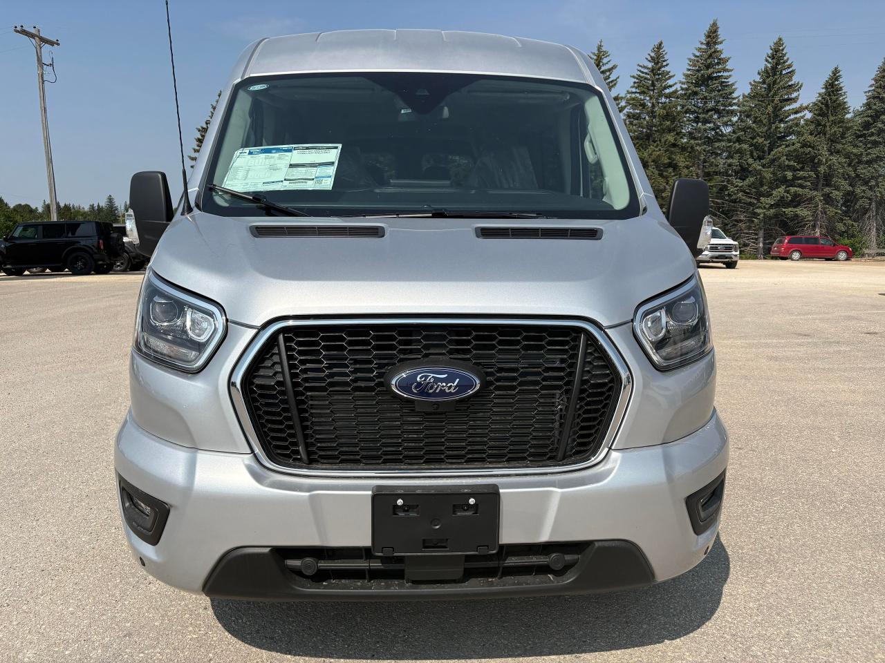 2025 Ford Transit Passenger Wagon T-350 148" MED ROOF XLT AWD Photo2
