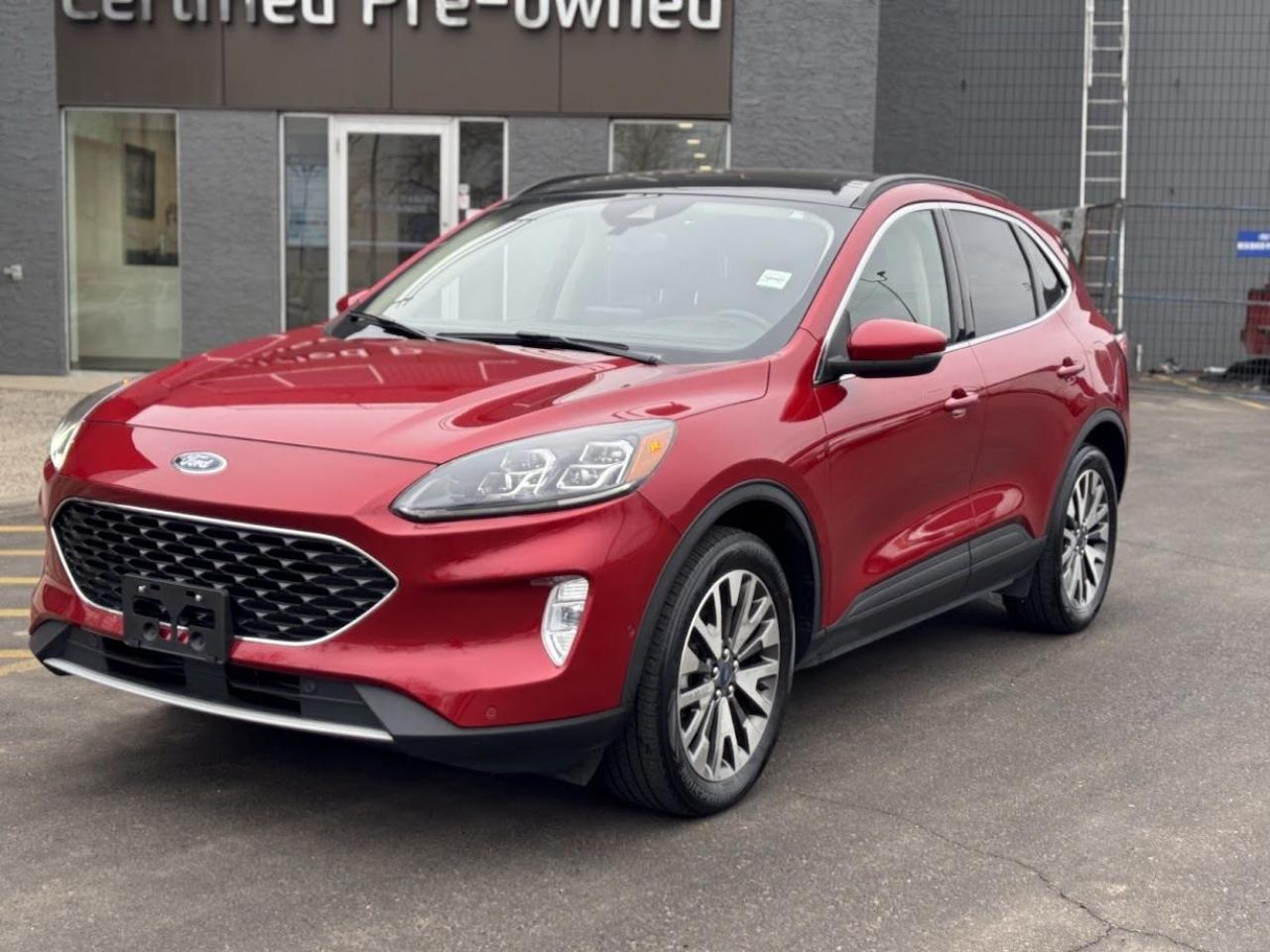 Used 2020 Ford Escape TITANIUM w/ AWD / NAVI / LEATHER / PANO ROOF for sale in Calgary, AB