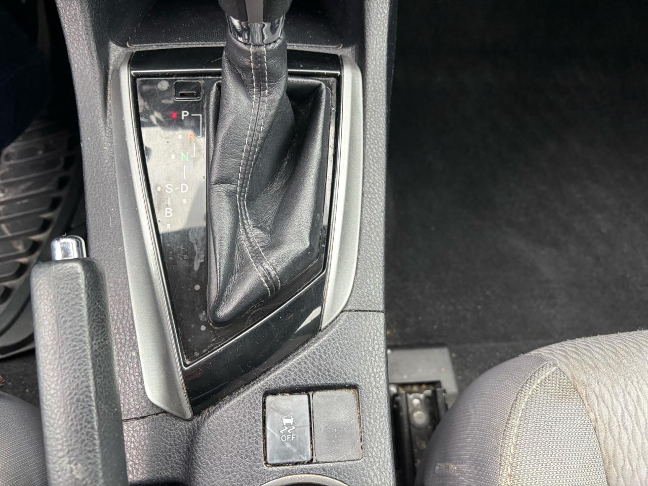 2015 Toyota Corolla LE, Sunroof, Alloys, Heated Seats